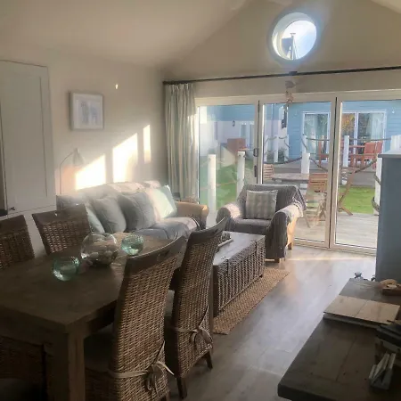 Secret Of Eden House * פילי